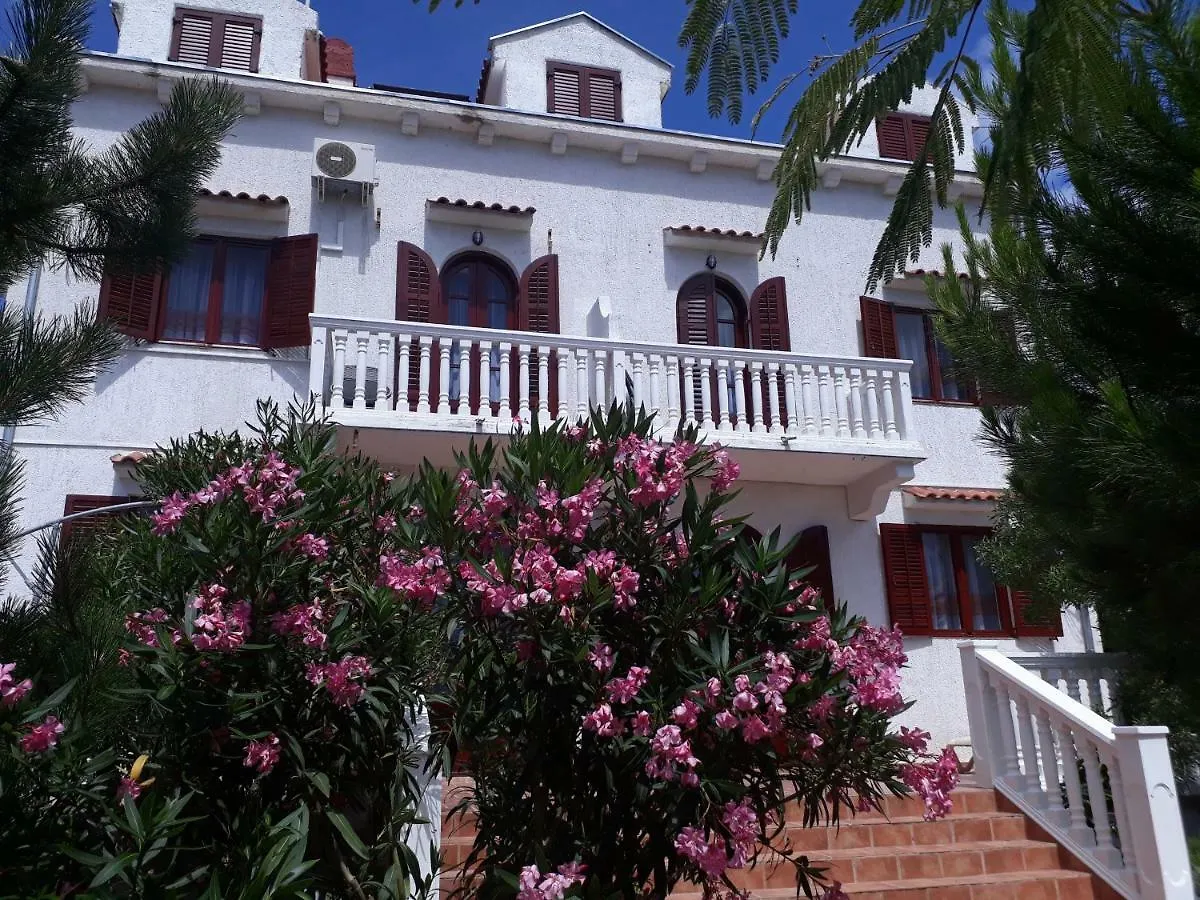 Villa Adriana Apartments Rab Town